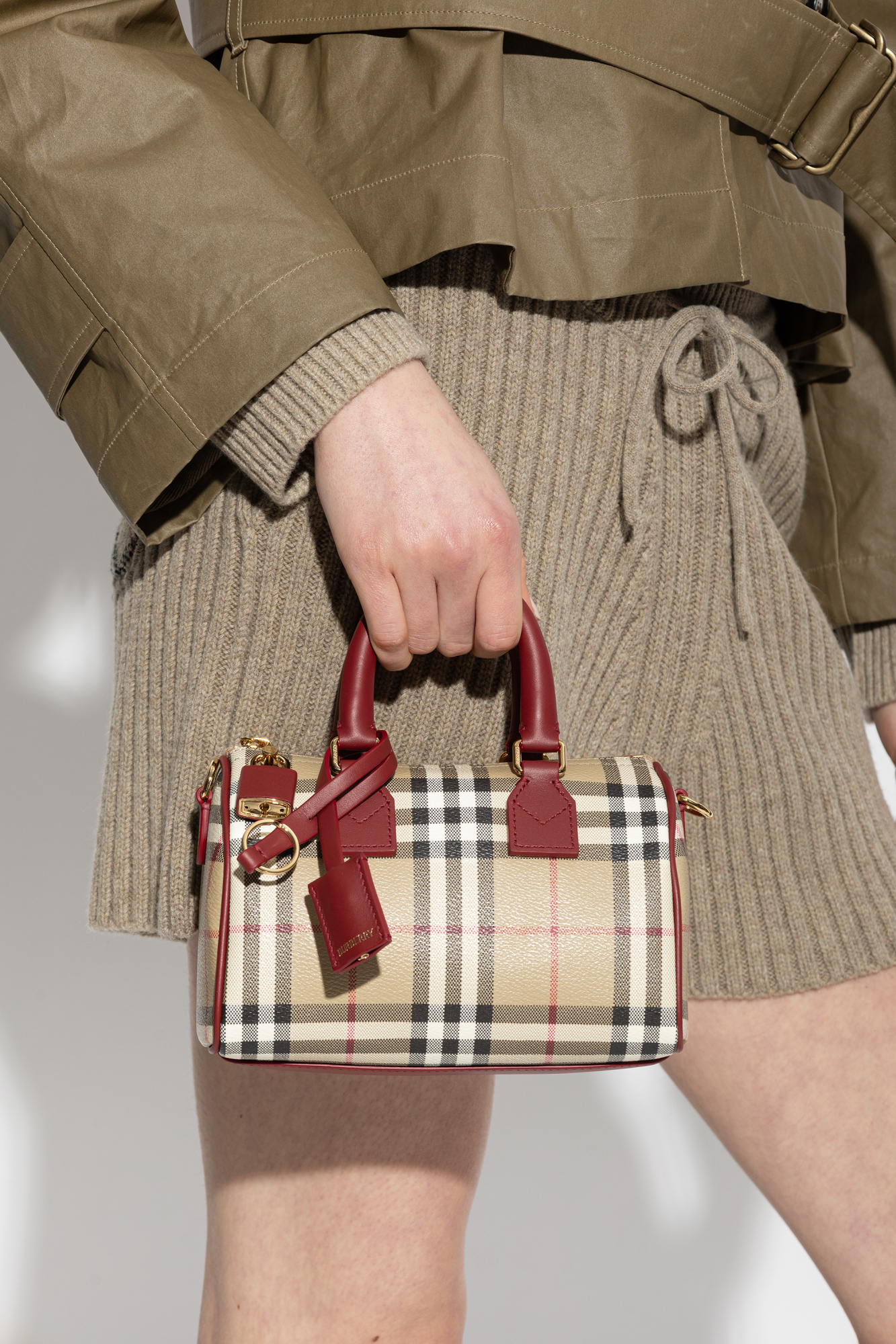 Creme Mala de mão 'Bowling Mini' Burberry - Vitkac Brazil
